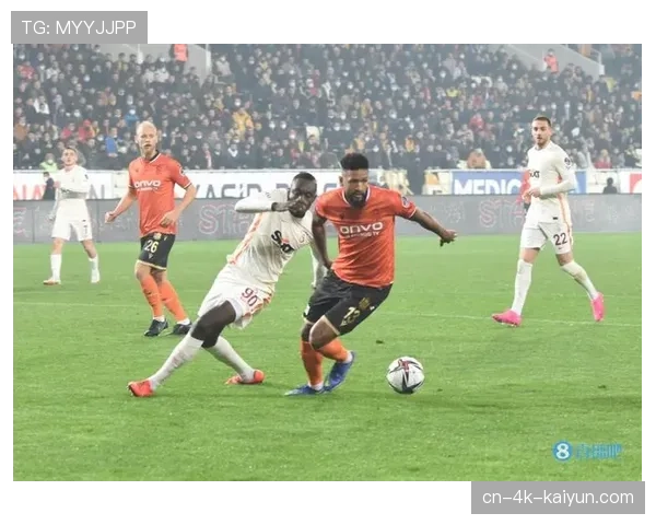 消息：武汉三镇宣布与本土后卫刘奕鸣完成续约